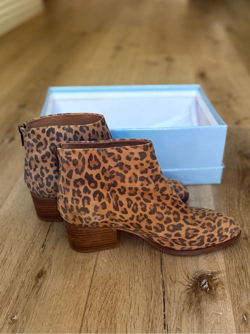 Seychelles Leopard Print Suede Floodplain Ankle Booties EUC Size 8